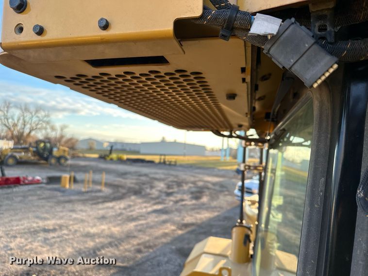 image for item LO9335 2018 Caterpillar D6T LGP  dozer