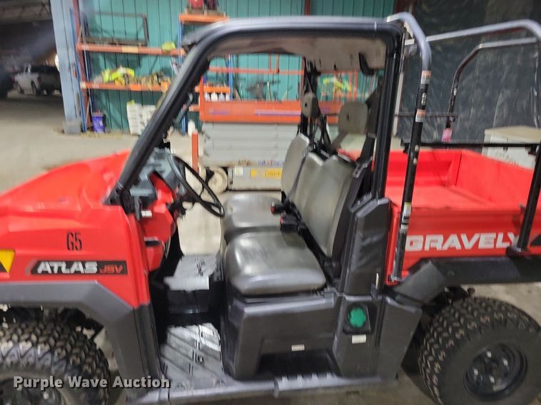 image for item LO9834 2016 Gravely Atlas JSV 3000  utility vehicle
