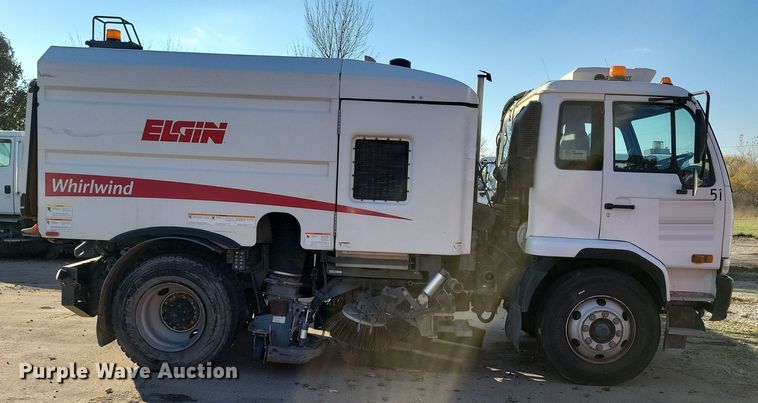 image for item LO9973 2007 Nissan UD3300  street sweeper truck