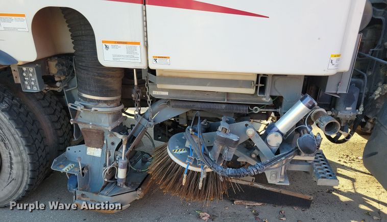 image for item LO9973 2007 Nissan UD3300  street sweeper truck