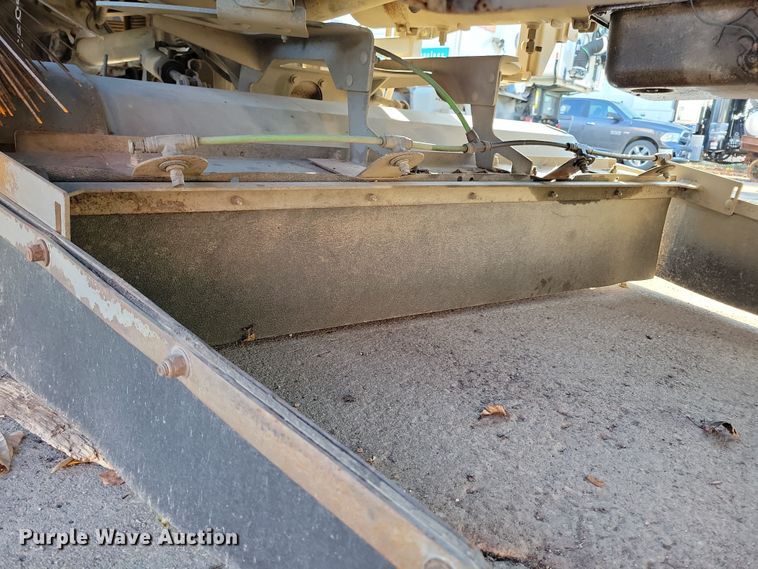 image for item LO9973 2007 Nissan UD3300  street sweeper truck