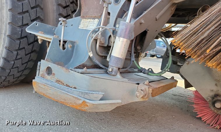 image for item LO9973 2007 Nissan UD3300  street sweeper truck