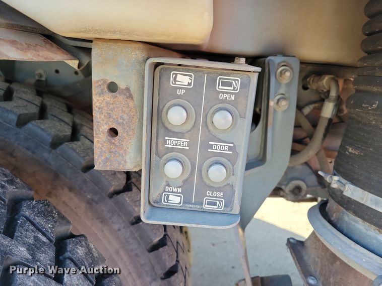 image for item LO9973 2007 Nissan UD3300  street sweeper truck