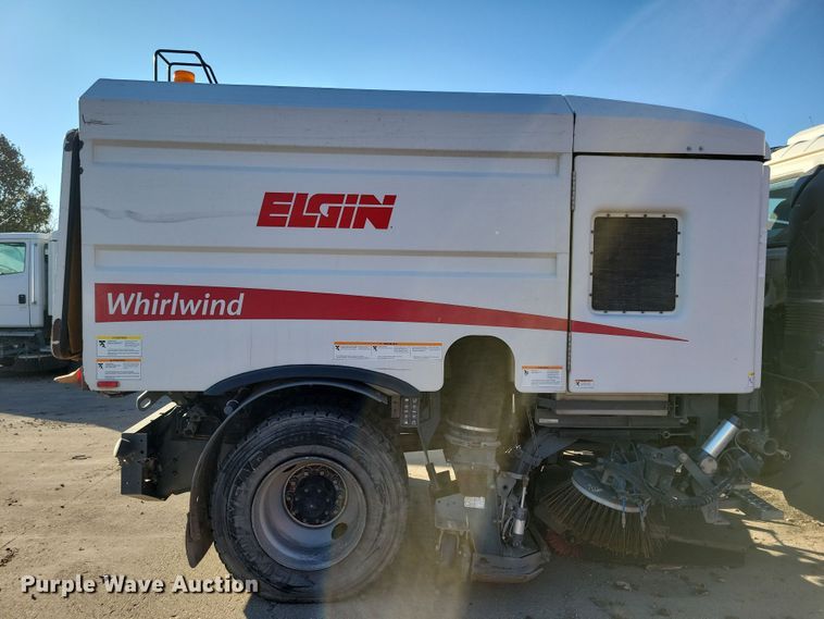 image for item LO9973 2007 Nissan UD3300  street sweeper truck