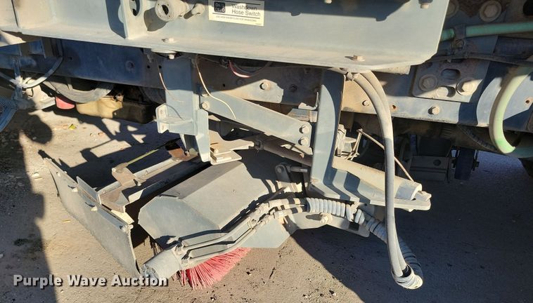 image for item LO9973 2007 Nissan UD3300  street sweeper truck