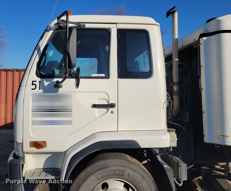 image for item LO9973 2007 Nissan UD3300  street sweeper truck