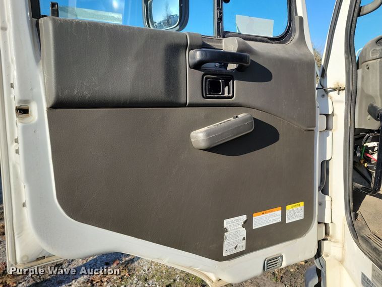 image for item LO9973 2007 Nissan UD3300  street sweeper truck