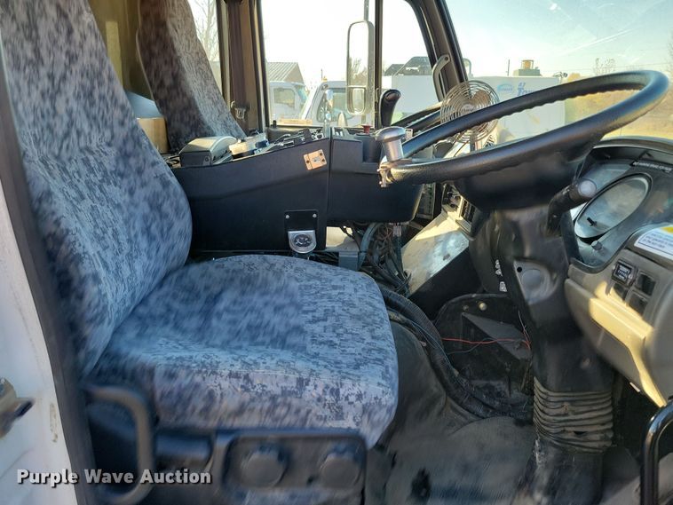 image for item LO9973 2007 Nissan UD3300  street sweeper truck