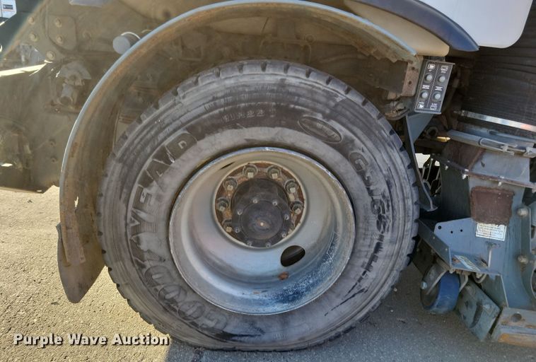 image for item LO9973 2007 Nissan UD3300  street sweeper truck