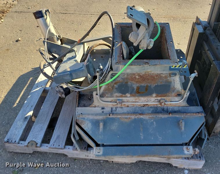 image for item LO9973 2007 Nissan UD3300  street sweeper truck