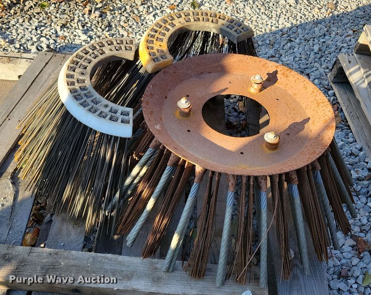 image for item LO9973 2007 Nissan UD3300  street sweeper truck