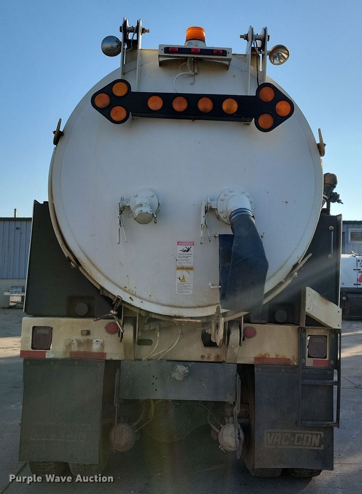 image for item LO9974 2000 International 2554  sewer jetter truck