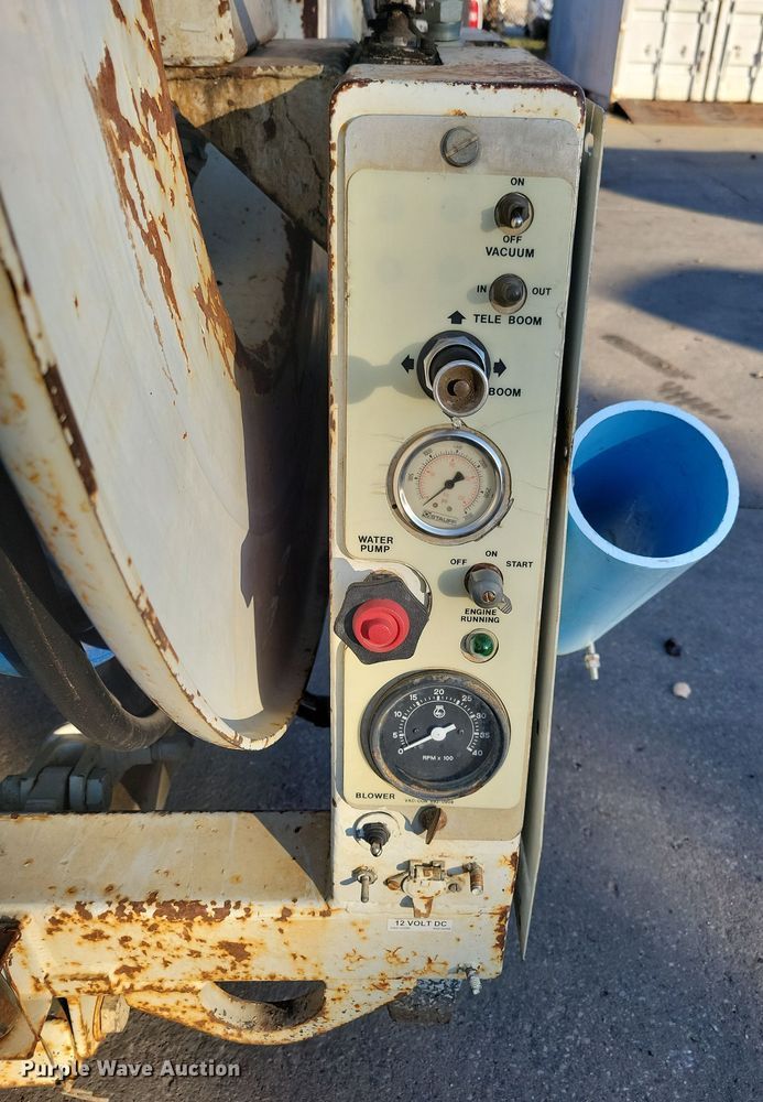 image for item LO9974 2000 International 2554  sewer jetter truck