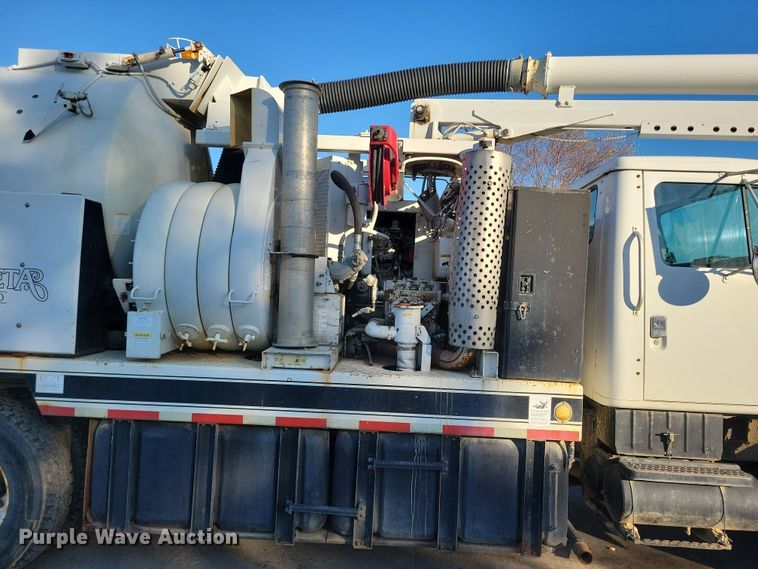 image for item LO9974 2000 International 2554  sewer jetter truck