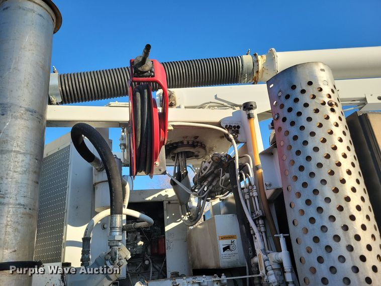 image for item LO9974 2000 International 2554  sewer jetter truck