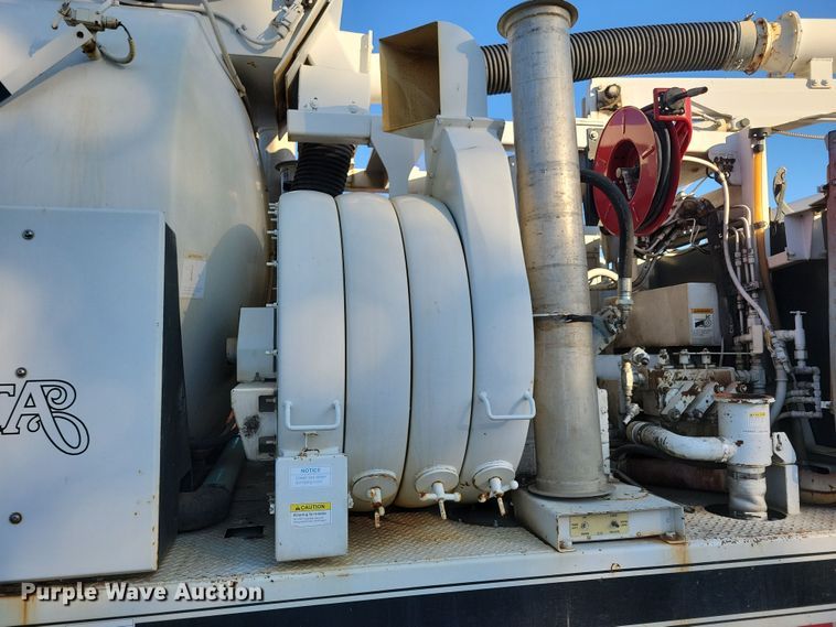 image for item LO9974 2000 International 2554  sewer jetter truck