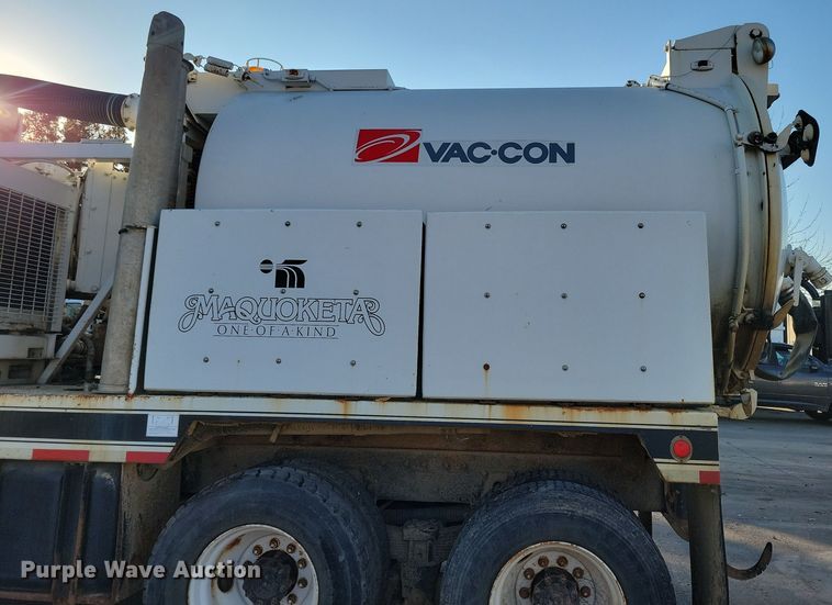 image for item LO9974 2000 International 2554  sewer jetter truck