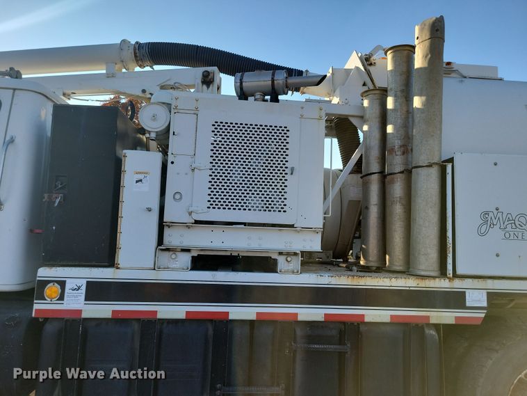 image for item LO9974 2000 International 2554  sewer jetter truck