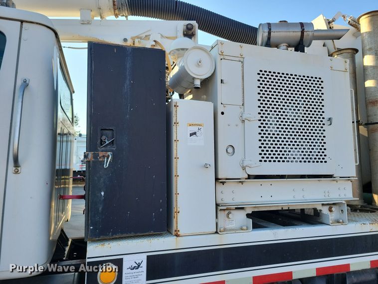 image for item LO9974 2000 International 2554  sewer jetter truck