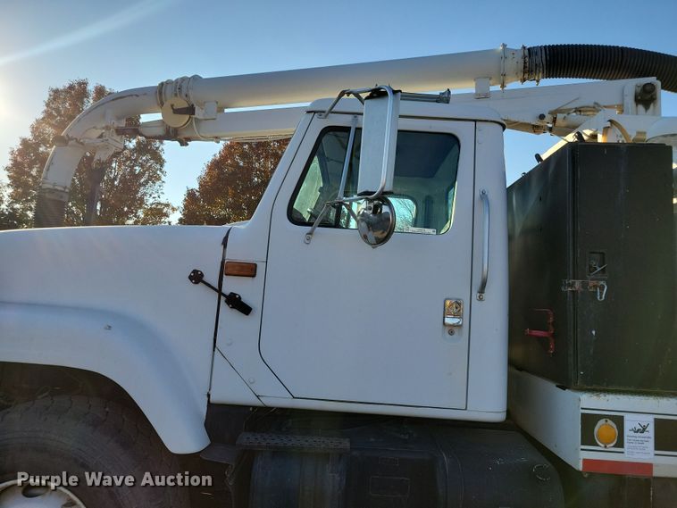 image for item LO9974 2000 International 2554  sewer jetter truck