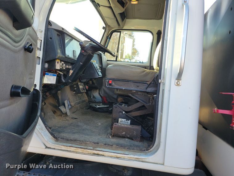 image for item LO9974 2000 International 2554  sewer jetter truck