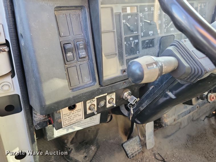 image for item LO9974 2000 International 2554  sewer jetter truck