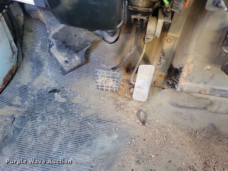 image for item LO9974 2000 International 2554  sewer jetter truck