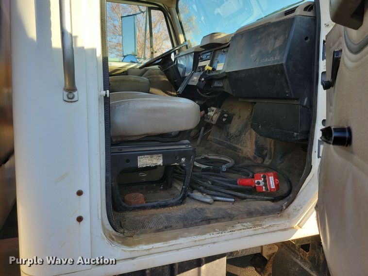 image for item LO9974 2000 International 2554  sewer jetter truck