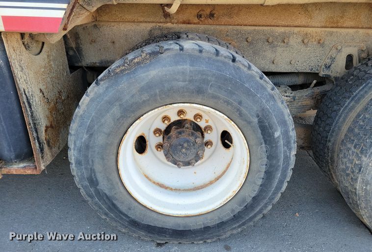 image for item LO9974 2000 International 2554  sewer jetter truck