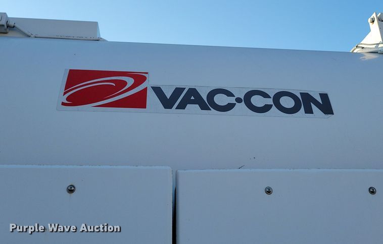 image for item LO9974 2000 International 2554  sewer jetter truck