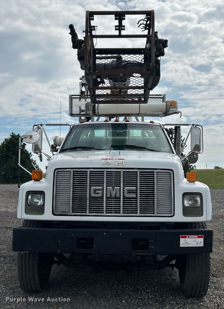 image for item LV9051 2000 GMC C7500  bucket truck