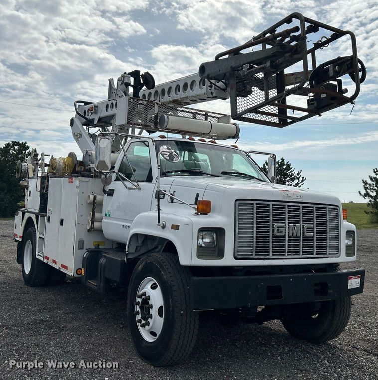 image for item LV9051 2000 GMC C7500  bucket truck