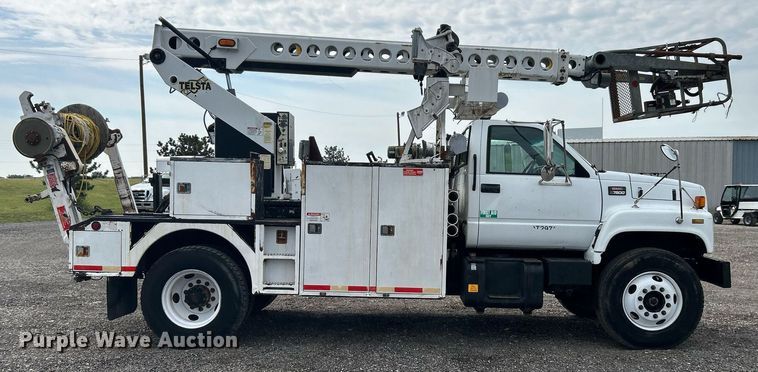 image for item LV9051 2000 GMC C7500  bucket truck