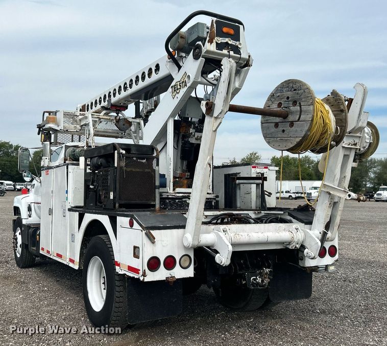 image for item LV9051 2000 GMC C7500  bucket truck