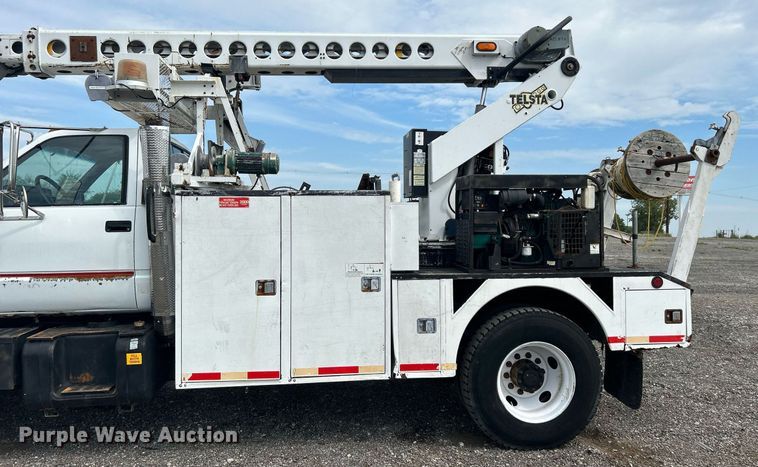 image for item LV9051 2000 GMC C7500  bucket truck