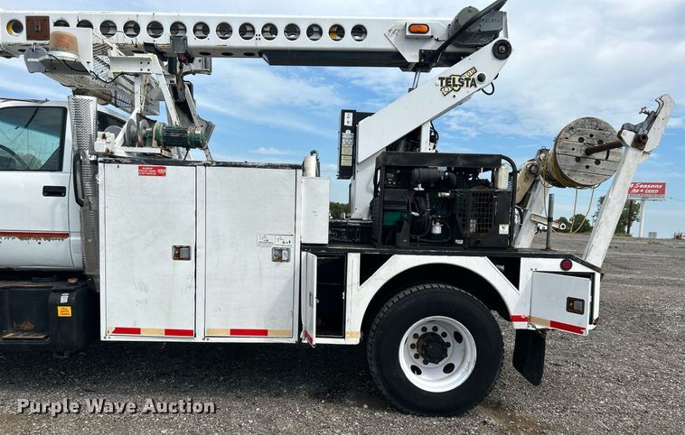image for item LV9051 2000 GMC C7500  bucket truck