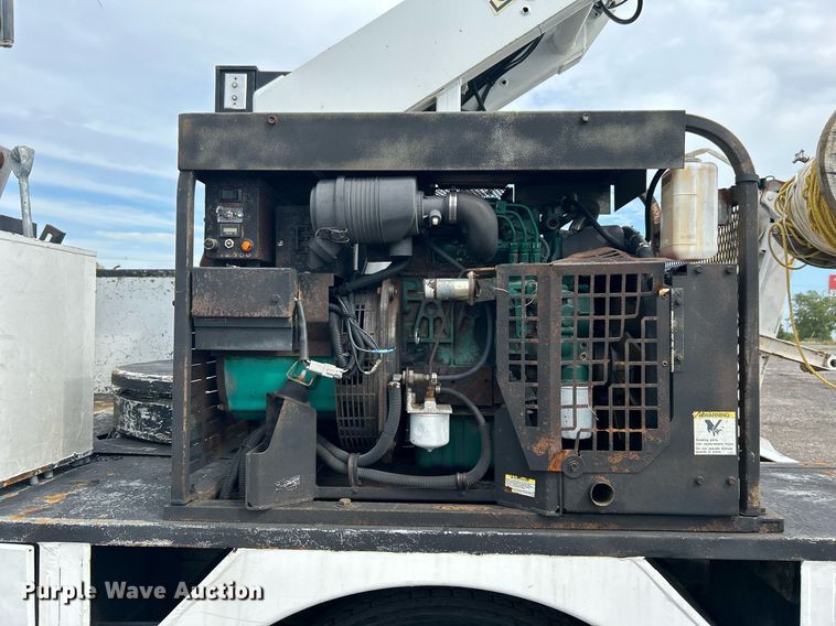 image for item LV9051 2000 GMC C7500  bucket truck