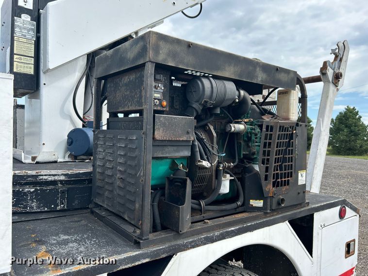 image for item LV9051 2000 GMC C7500  bucket truck
