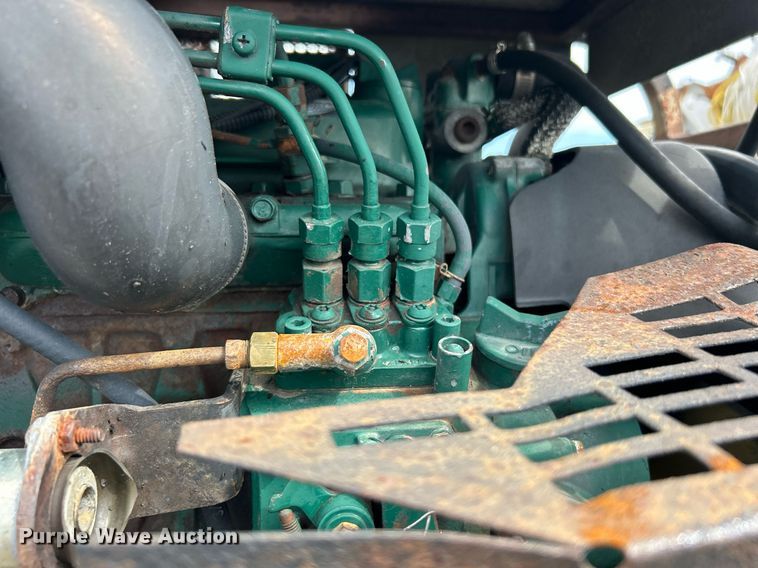 image for item LV9051 2000 GMC C7500  bucket truck