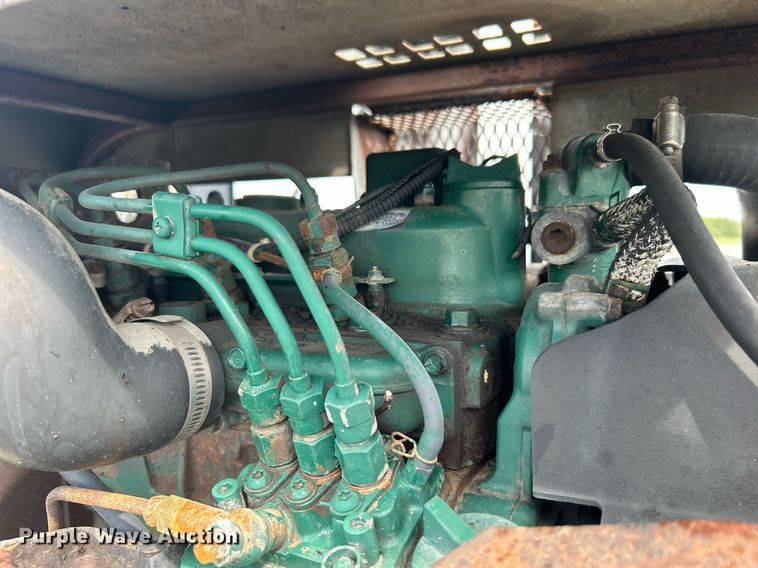 image for item LV9051 2000 GMC C7500  bucket truck