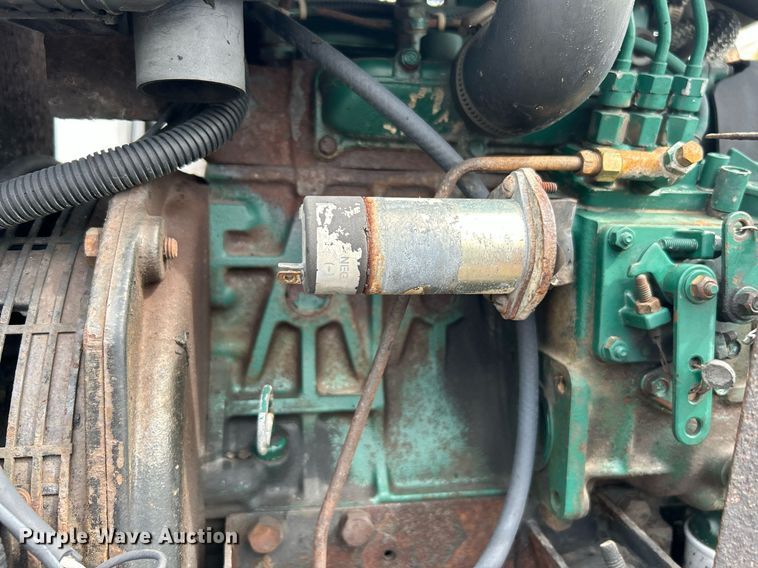 image for item LV9051 2000 GMC C7500  bucket truck