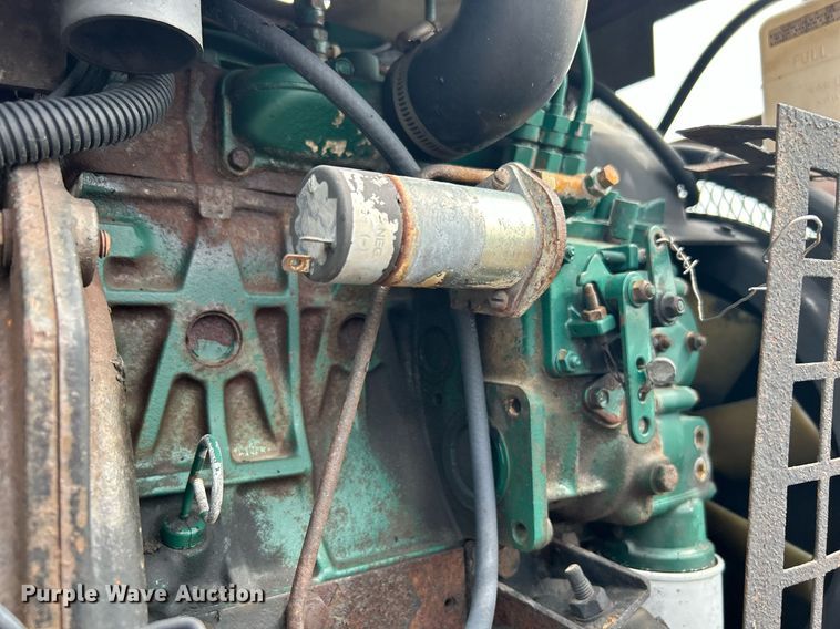 image for item LV9051 2000 GMC C7500  bucket truck