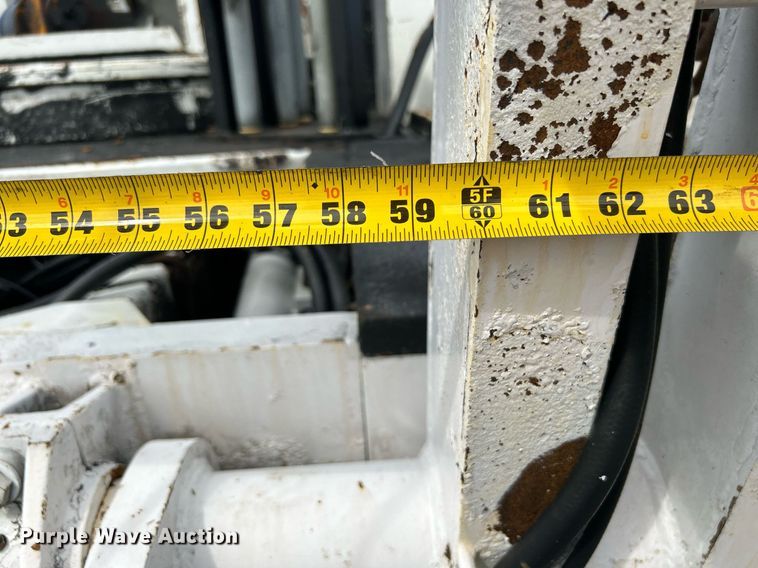 image for item LV9051 2000 GMC C7500  bucket truck