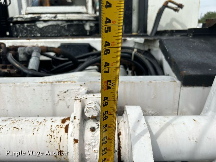 image for item LV9051 2000 GMC C7500  bucket truck