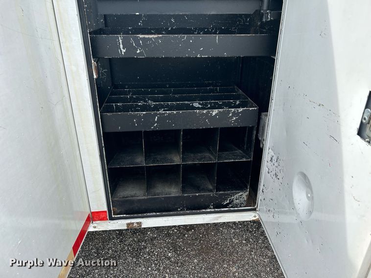 image for item LV9051 2000 GMC C7500  bucket truck