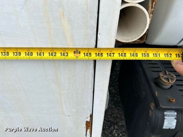 image for item LV9051 2000 GMC C7500  bucket truck