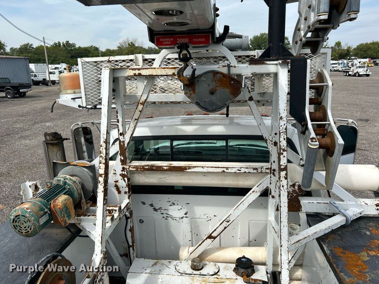 image for item LV9051 2000 GMC C7500  bucket truck