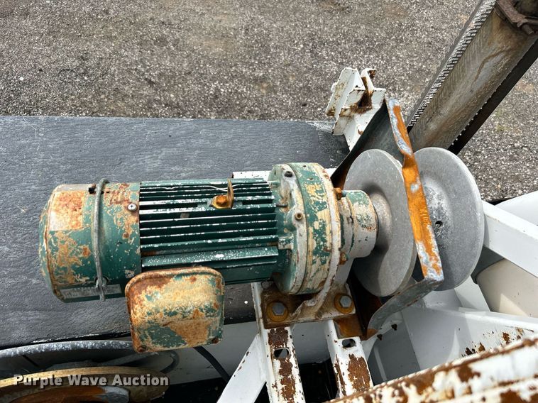 image for item LV9051 2000 GMC C7500  bucket truck