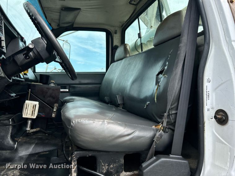 image for item LV9051 2000 GMC C7500  bucket truck