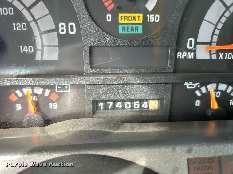 image for item LV9051 2000 GMC C7500  bucket truck